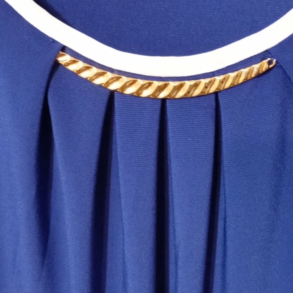 Top - Picture 2 of 3